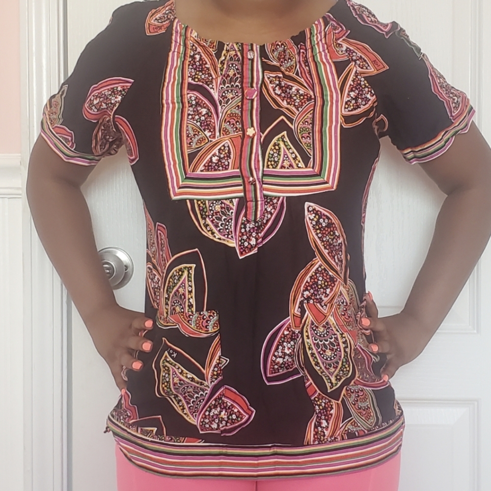 Women nursing srub top